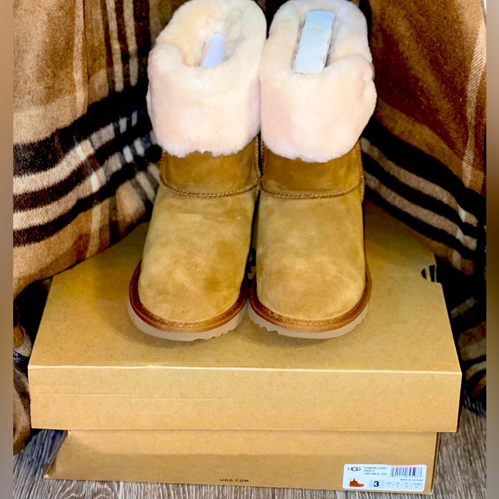 Kids Ugg // Ramona Classic Short II Boot